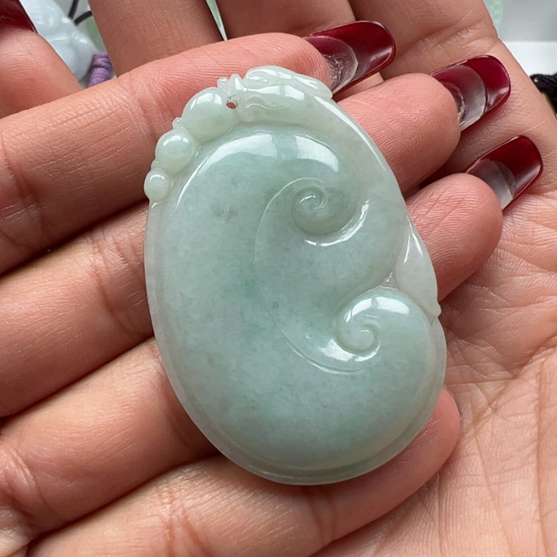 翡翠颈饰未镶嵌如意