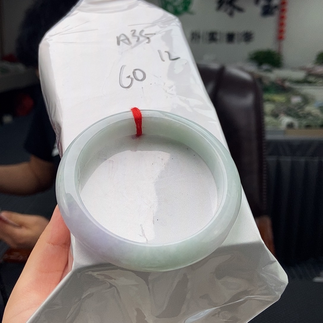 翡翠手镯未镶嵌拍一发一