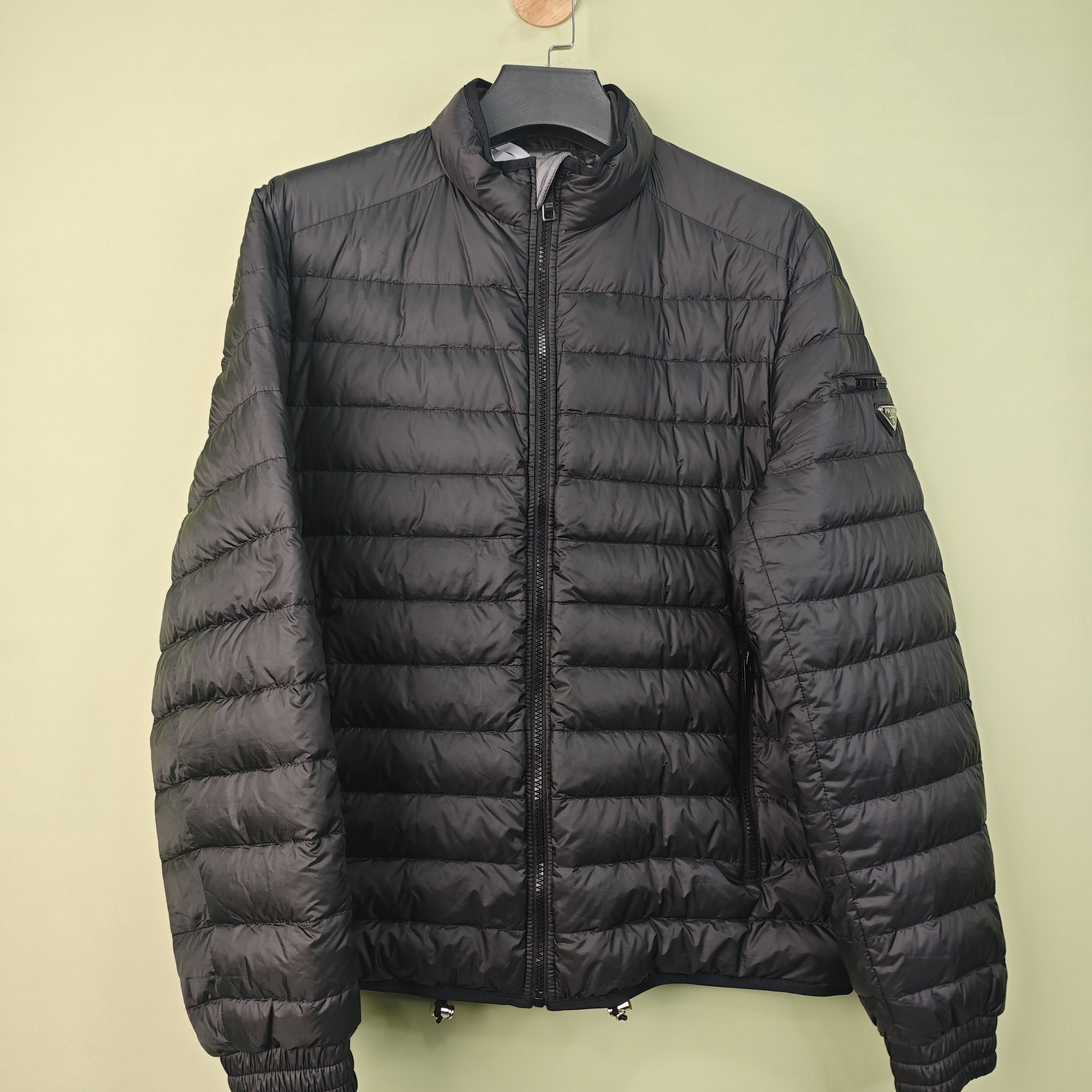 99新 Prada/普拉达 黑色鹅绒三角板羽绒服/工价16800/52/r2427695