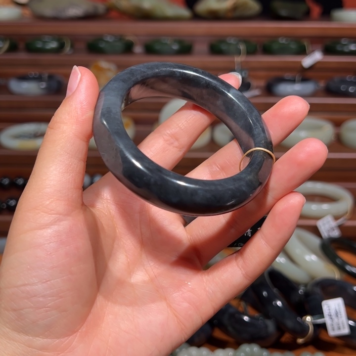 和田玉（墨玉）未镶嵌手镯聚墨青花手镯