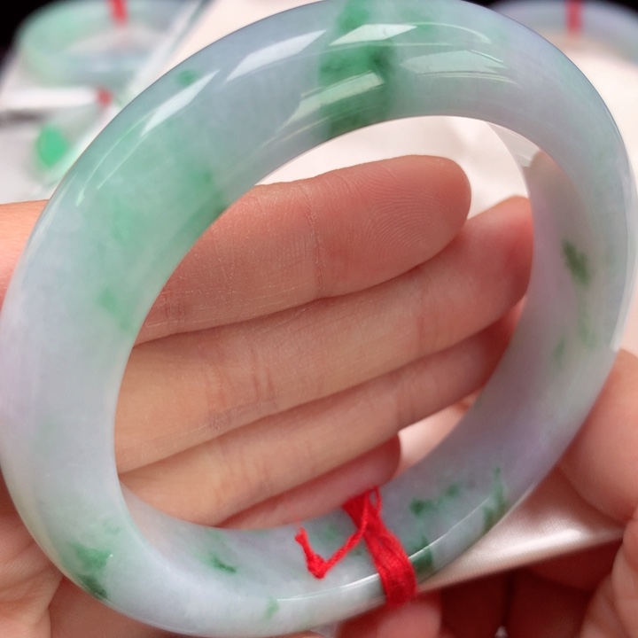 翡翠手镯未镶嵌春彩阳绿飘花21号