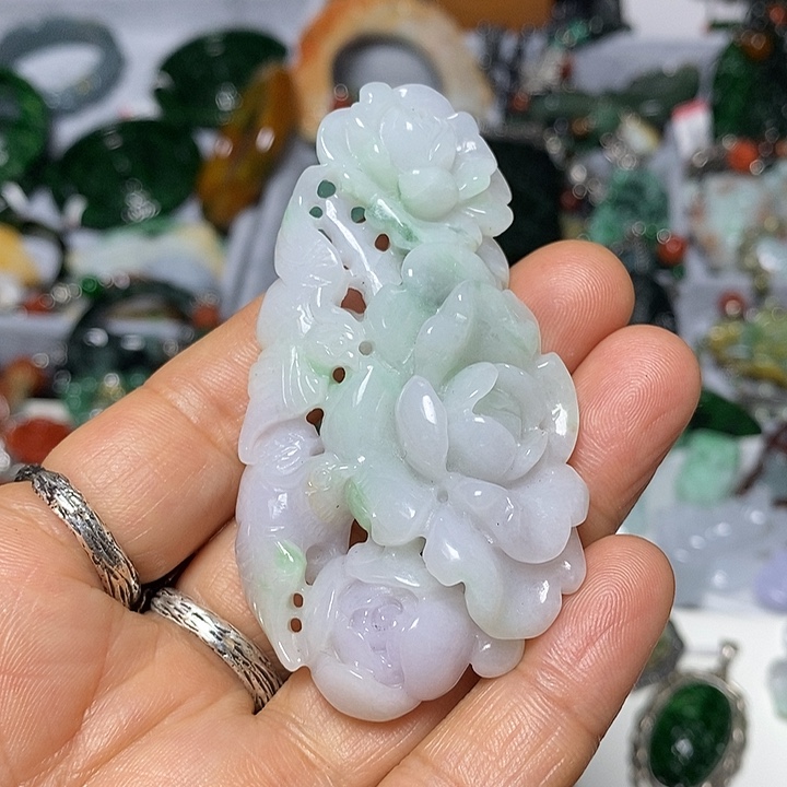 翡翠未镶嵌吊坠(赠链)