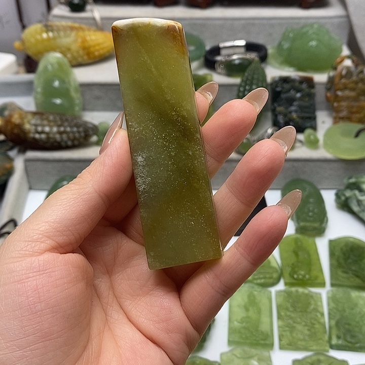 蛇纹石玉未镶嵌挂件