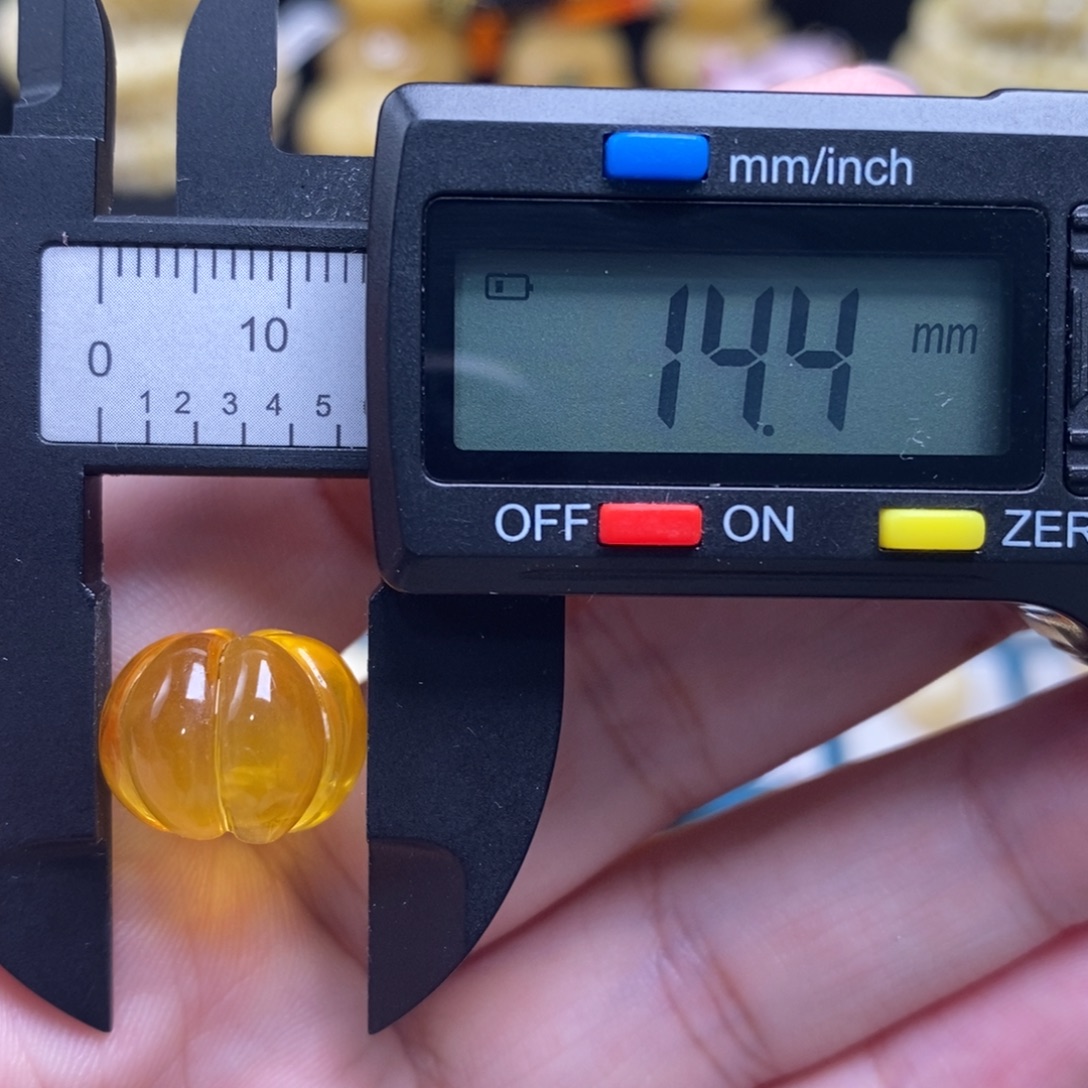 蜜蜡未镶嵌珠宝奇石