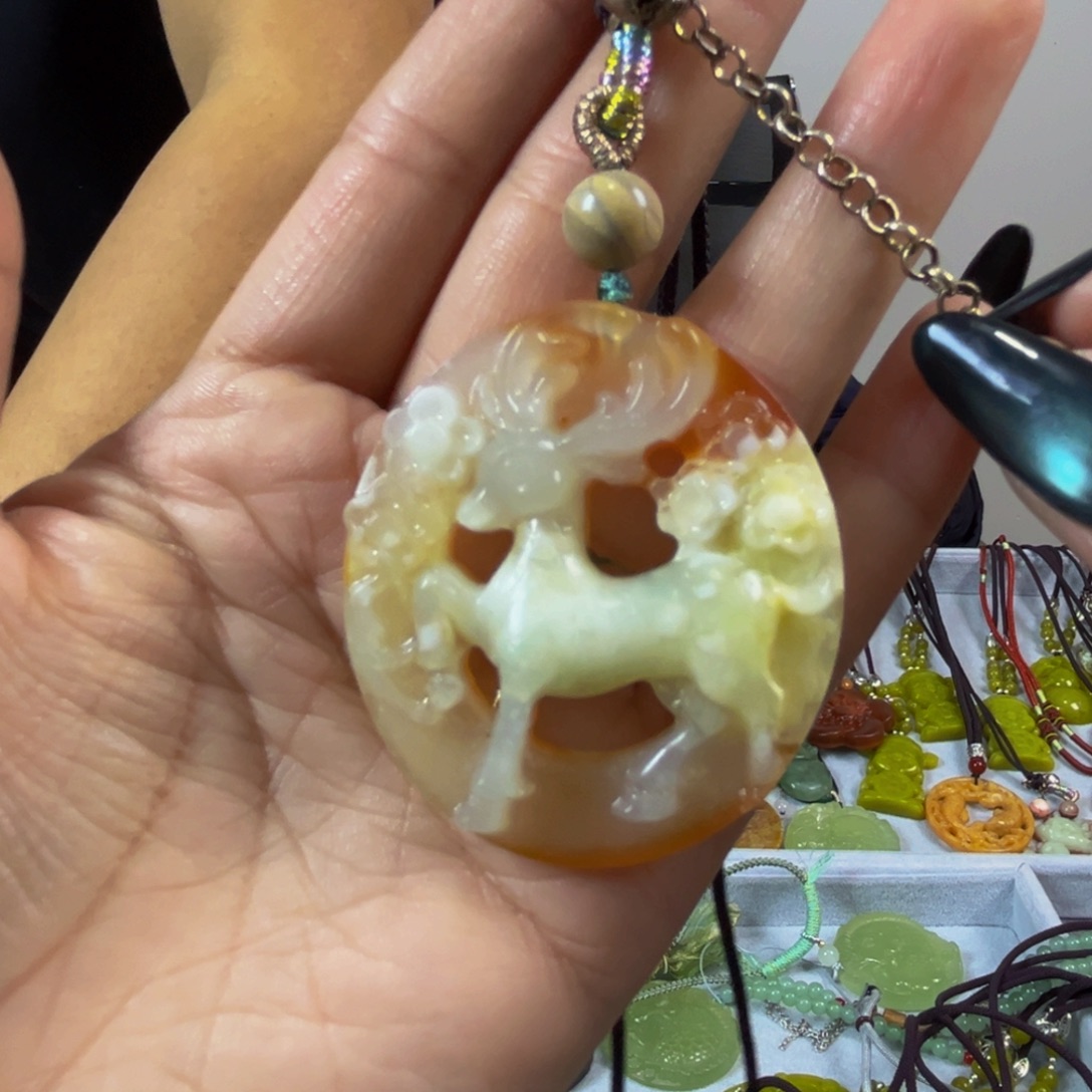 蛇纹石玉未镶嵌颈饰