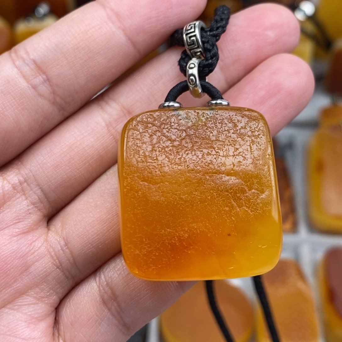 琥珀吊坠(赠链)未镶嵌