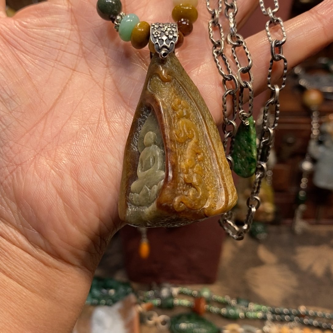 翡翠吊坠(赠链)未镶嵌