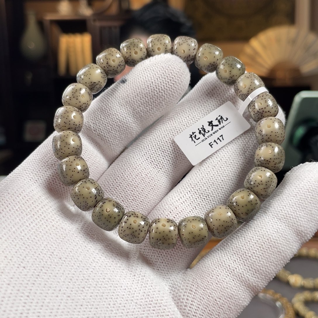 星月菩提手串10x9 石玉料满绿针尖星 F117