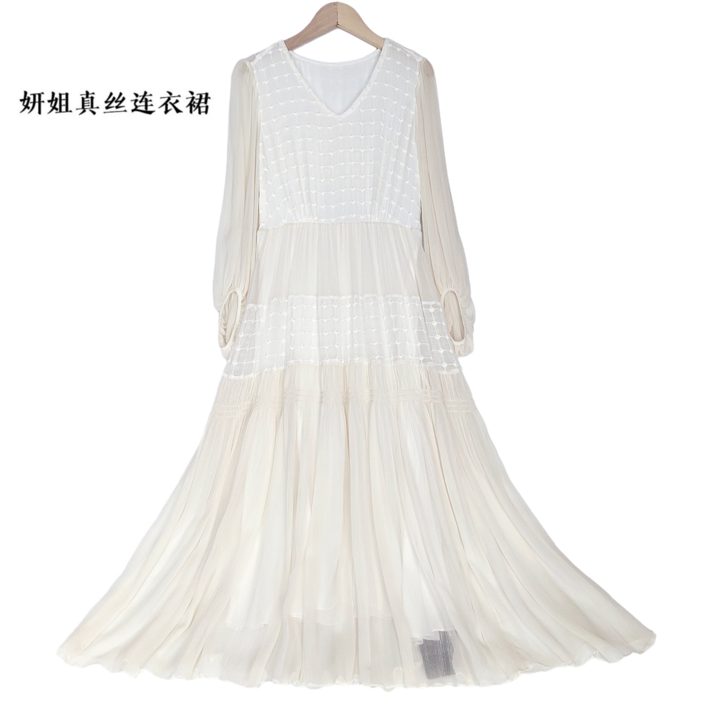 2025夏季新款真丝连衣裙轻奢V领简约时尚晕染日常气质白色23155-7