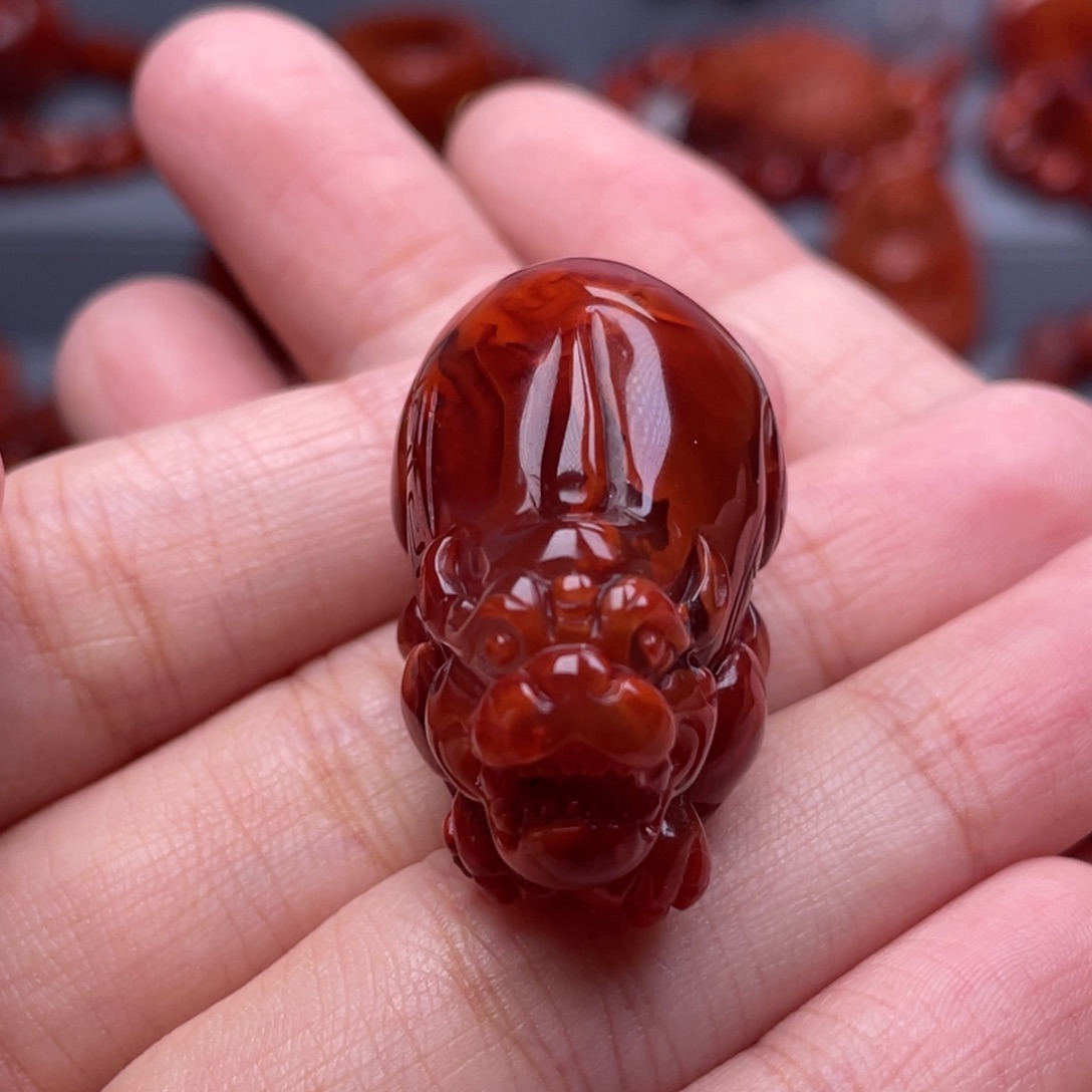 南红玛瑙未镶嵌珠宝奇石貔貅吊坠