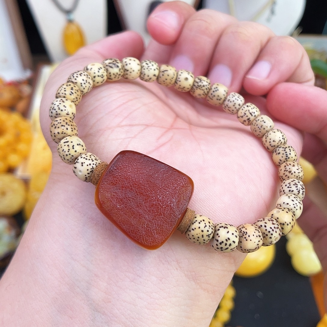 未镶嵌琥珀珠宝奇石