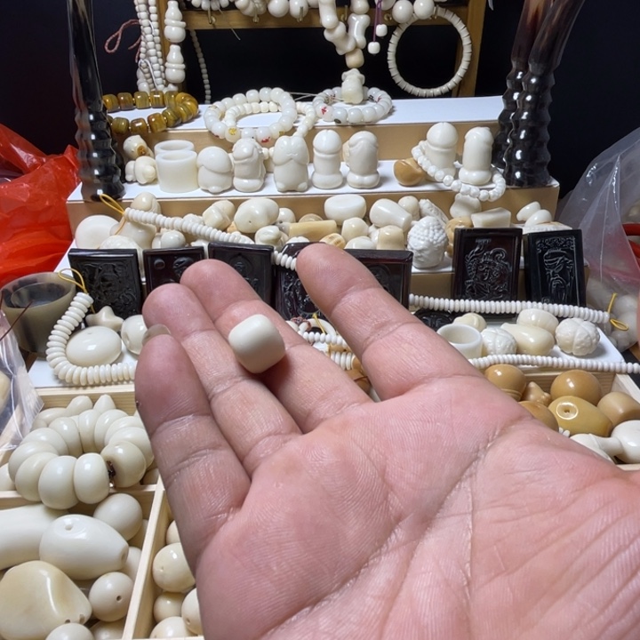 听*雨象牙果雕刻顶住腰珠