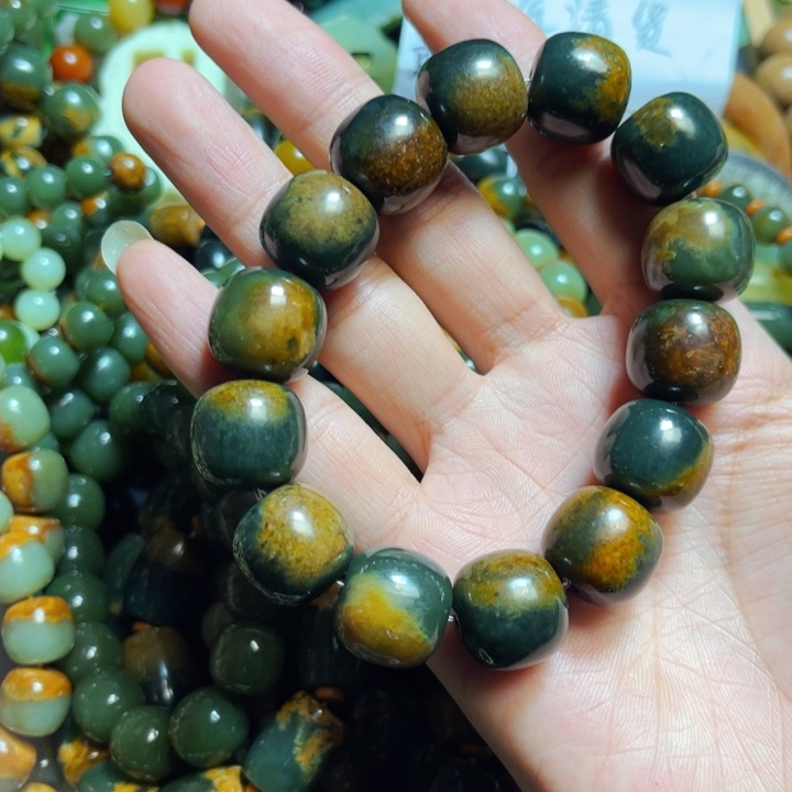 岫岩河磨玉（透闪石质玉）手链未镶嵌