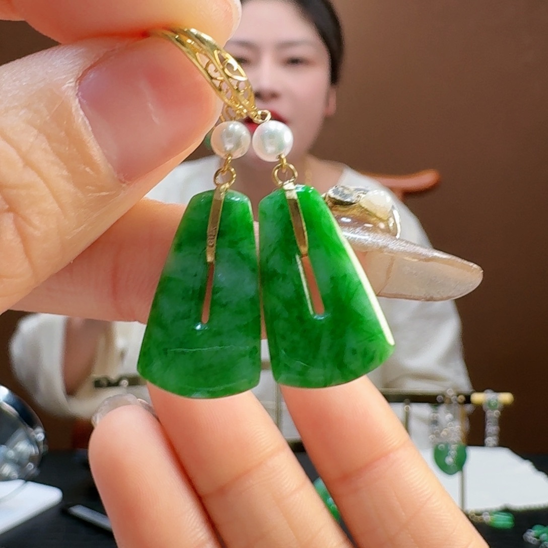 翡翠耳饰18K金镶嵌耳饰