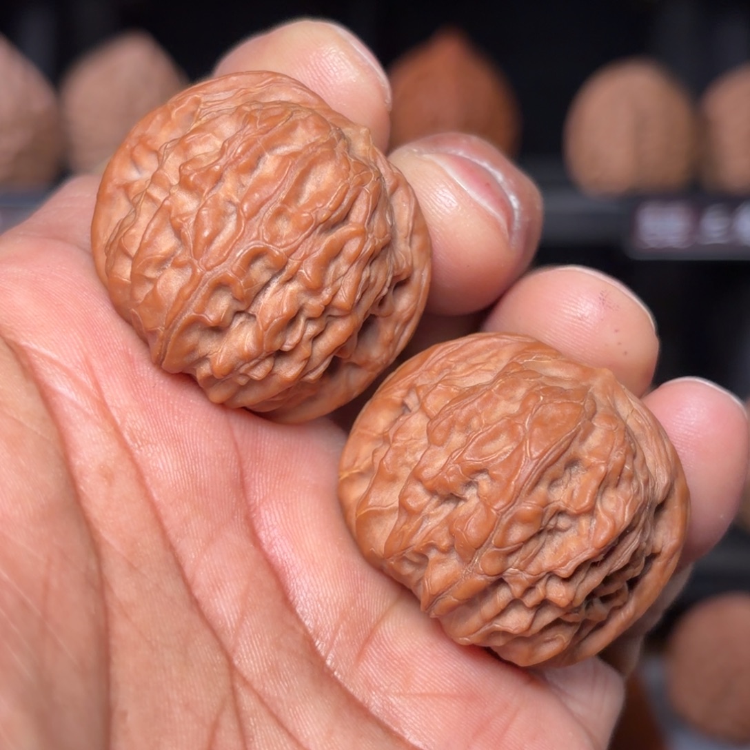 把件文玩核桃红皮白霜全品小正模