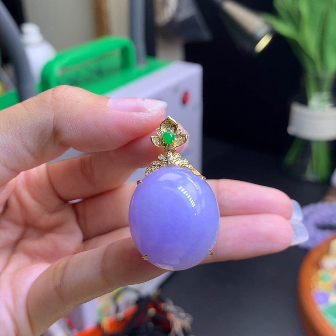 翡翠18K金镶嵌颈饰