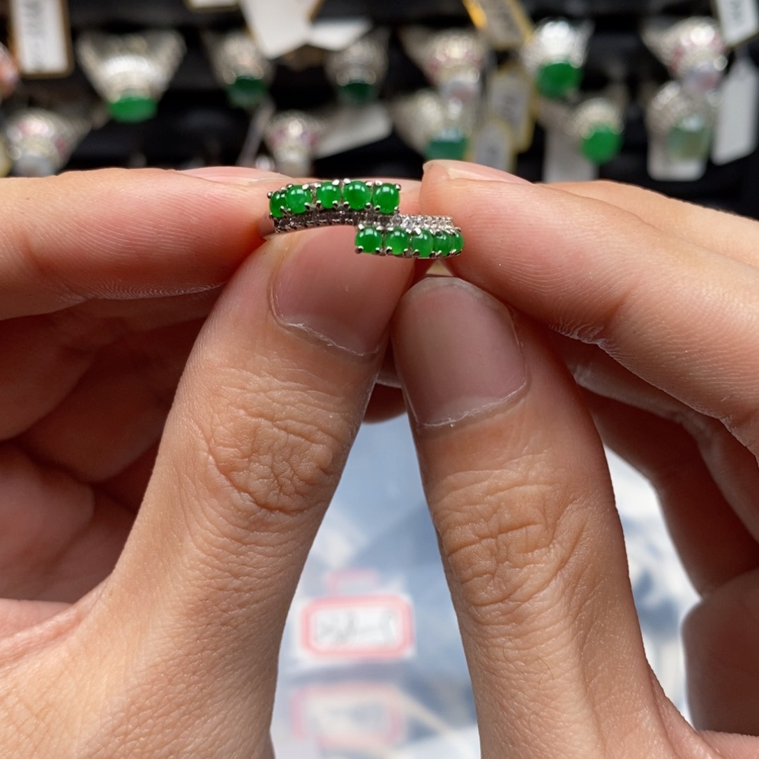 翡翠戒指银S925镶嵌美****绣天然缅甸翡翠a货