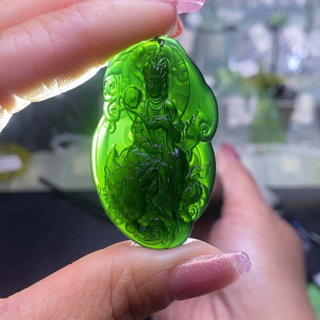 蛇纹石玉颈饰未镶嵌盘*