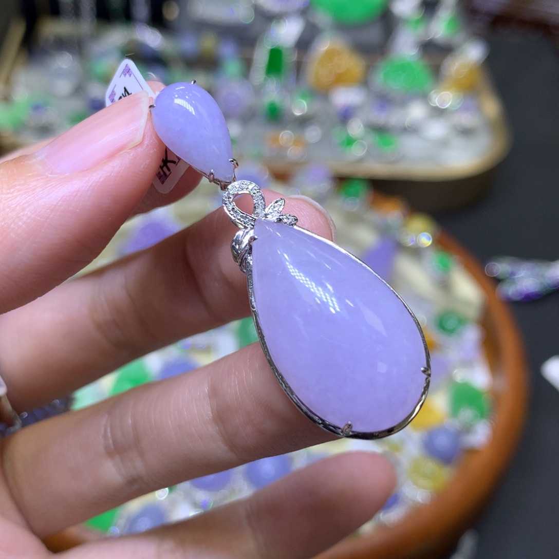 翡翠颈饰18K金镶嵌翡翠吊坠翡翠