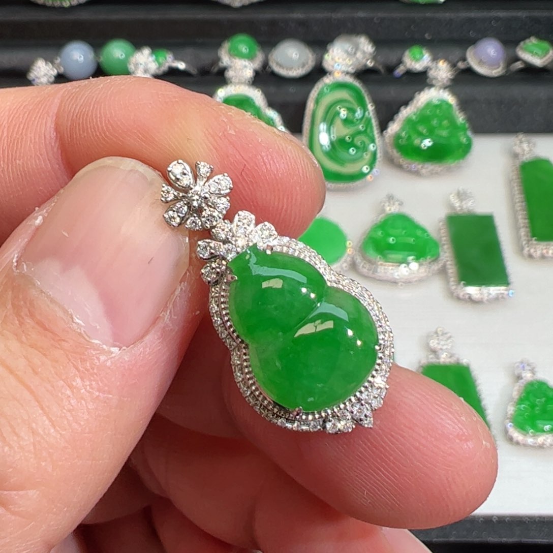 翡翠吊坠(不含链)18K金镶嵌