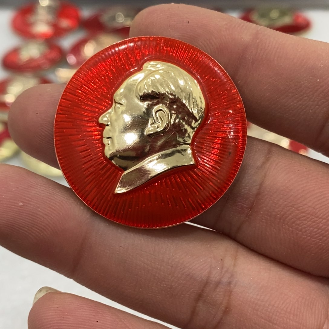 铝宜**人红色纪念章文像