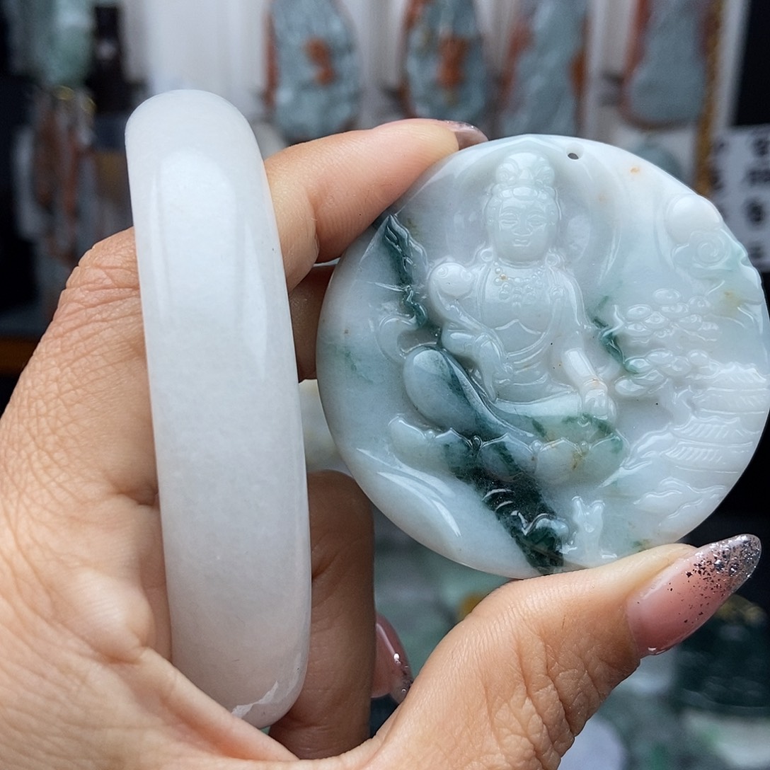 翡翠颈饰未镶嵌翡翠