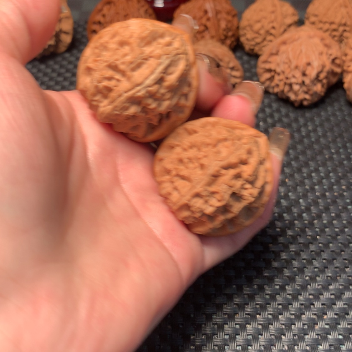 【闪购商品】文玩核桃吊坠三角白