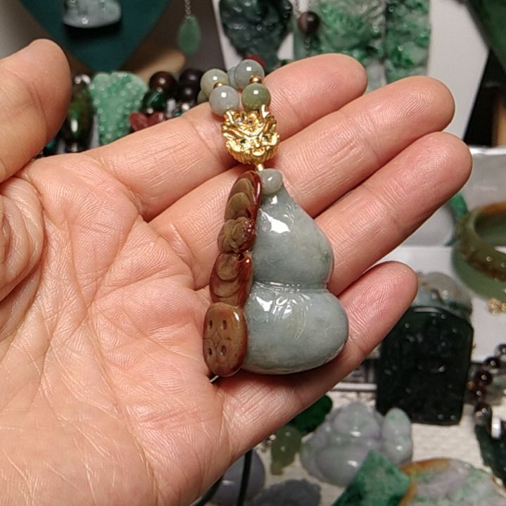 翡翠吊坠(赠链)未镶嵌