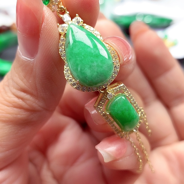 翡翠颈饰银S925镶嵌翡翠