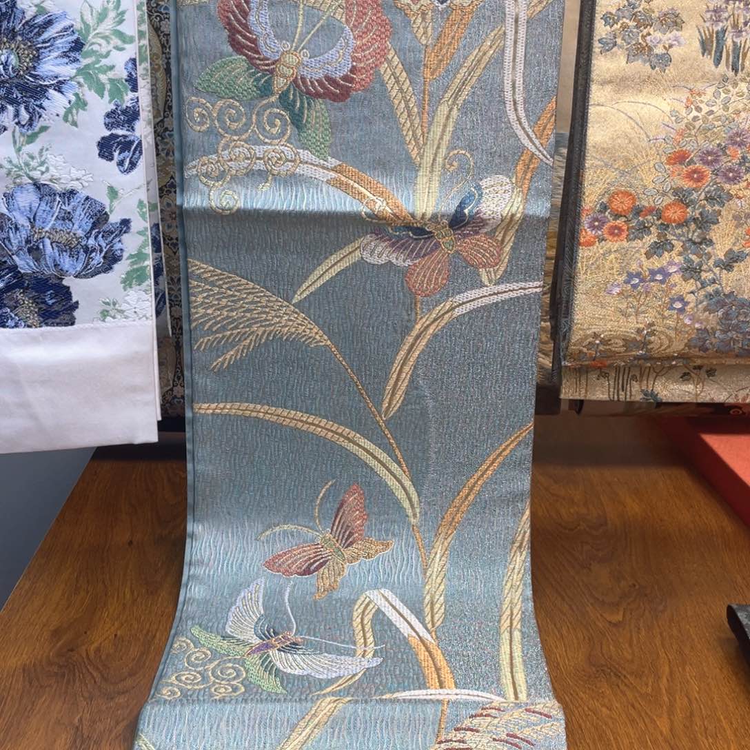 织绣彩金织秋草蝴蝶