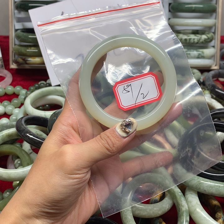 未镶嵌蛇纹石玉手镯飞***由2