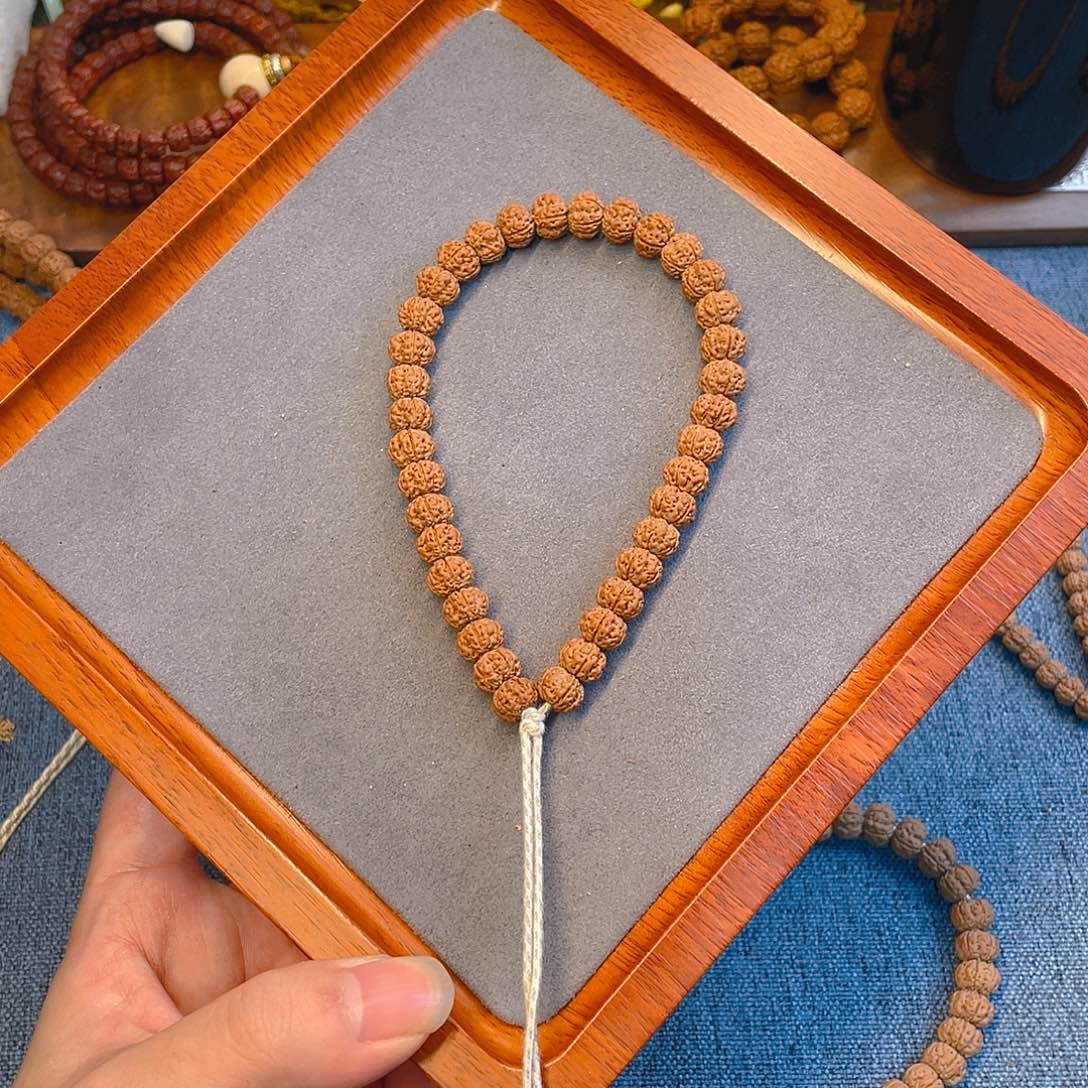 金刚菩提手串陛*凹底梅花9+