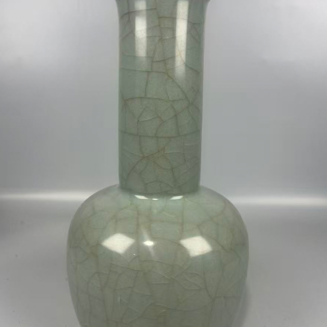 手工制作官窑绿冰天球瓶