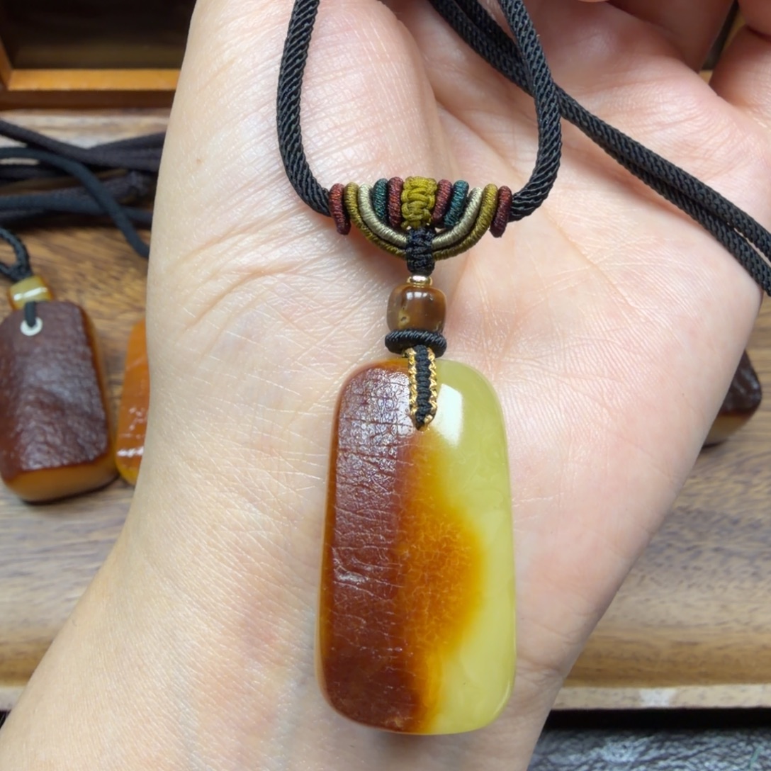 琥珀未镶嵌吊坠(赠链)