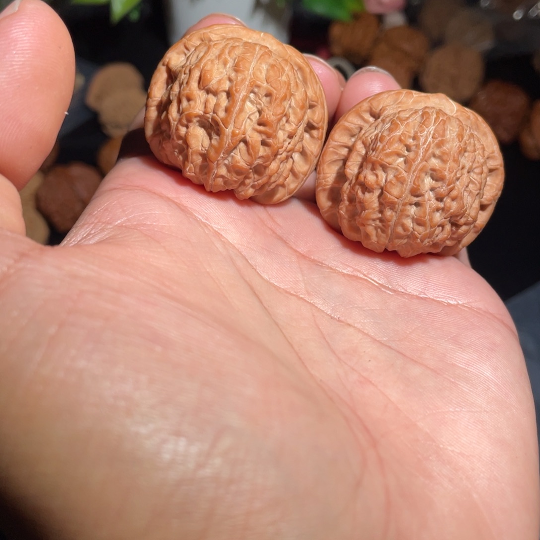 咕***咕文玩核桃吊坠38血麒麟