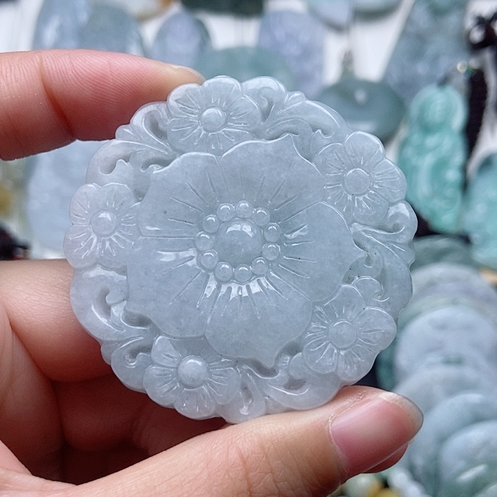 翡翠颈饰未镶嵌翡翠