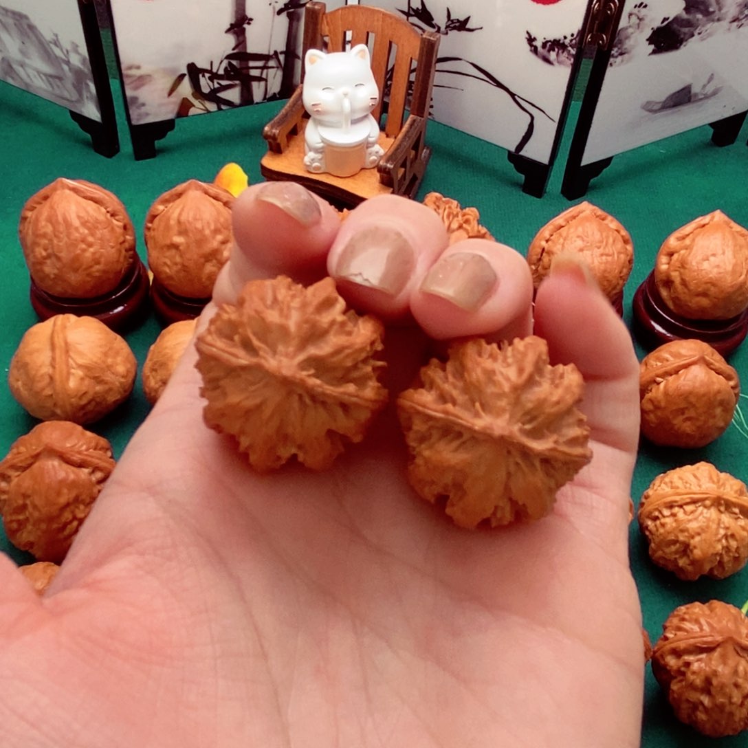 文玩核桃吊坠粗筋