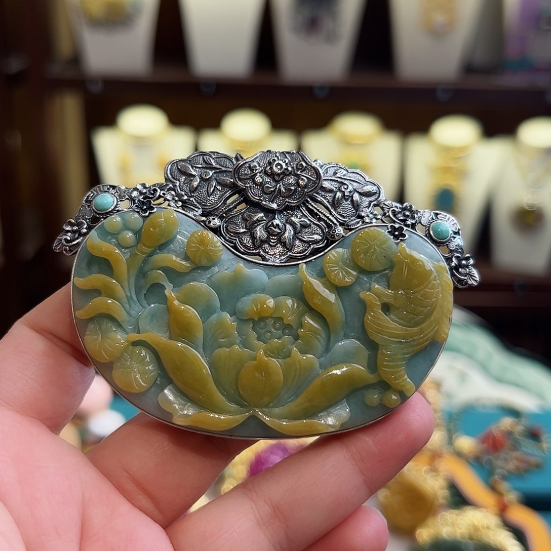 翡翠颈饰未镶嵌古风