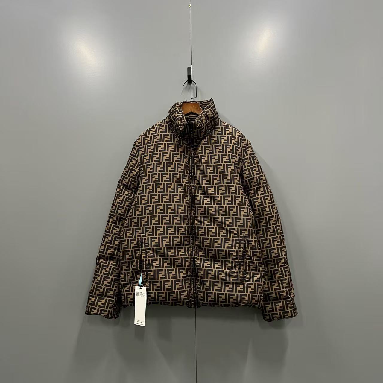 95新 FENDI/芬迪 满印双F老花双面穿着羽绒服 48码/C204088