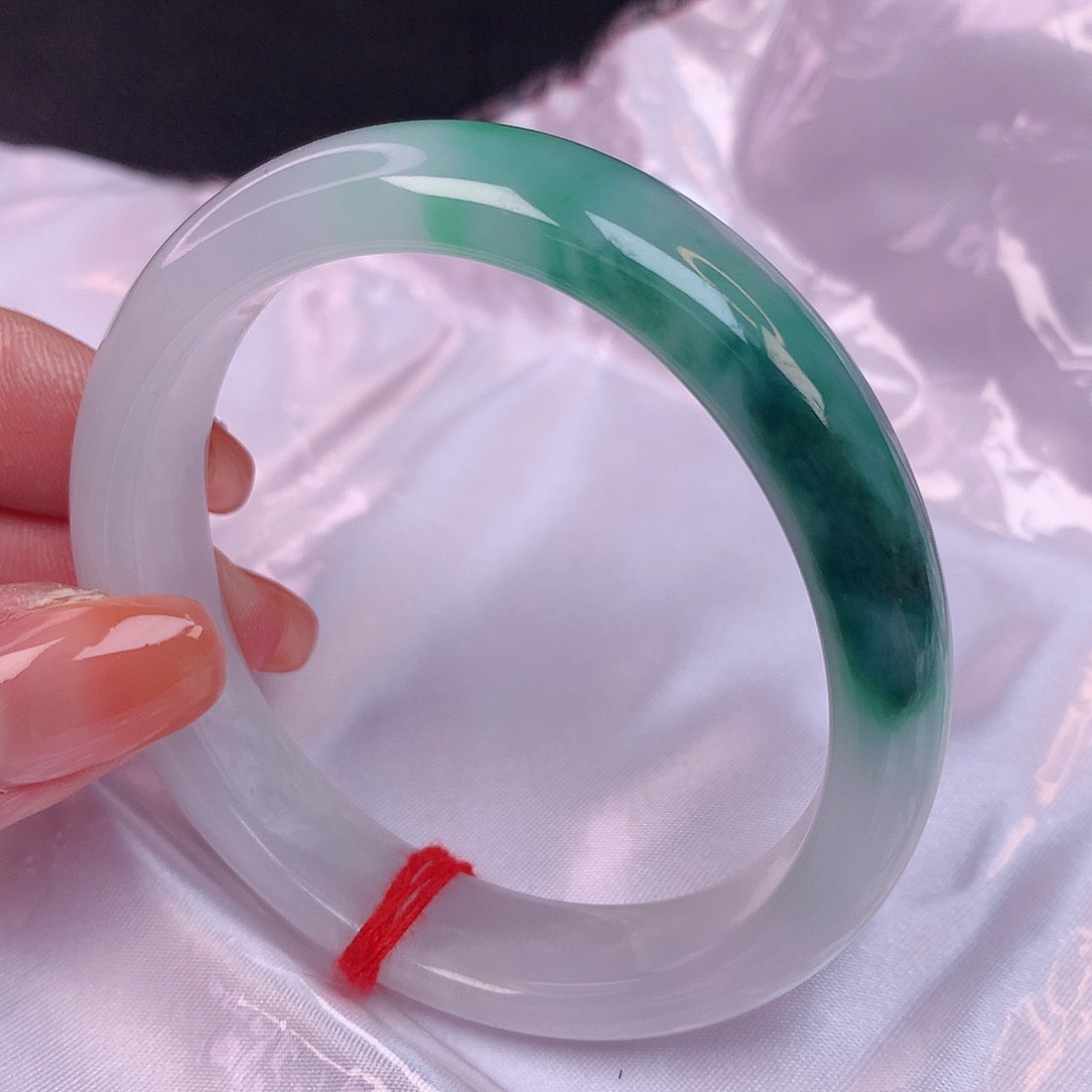 【闪购商品】翡翠手镯（贵妃镯）未镶嵌56