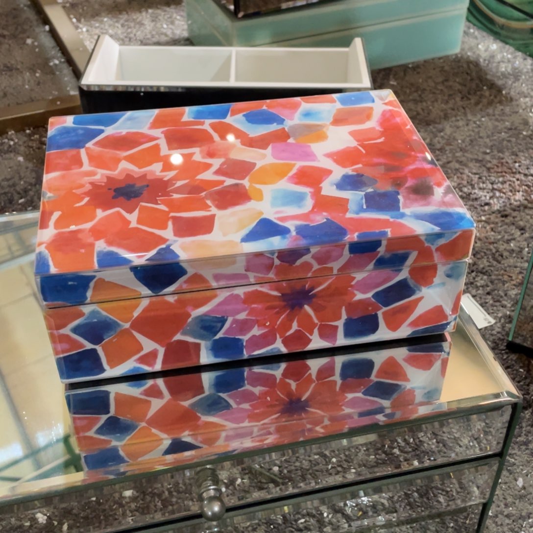 陶瓷花瓶，家居摆件。