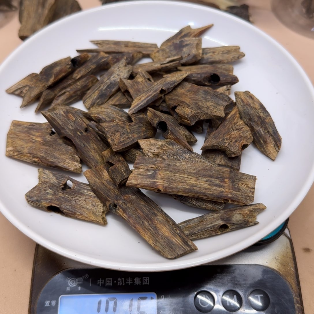 飞***刀沉香碎屑沉香海南乌身圆叶块料101克