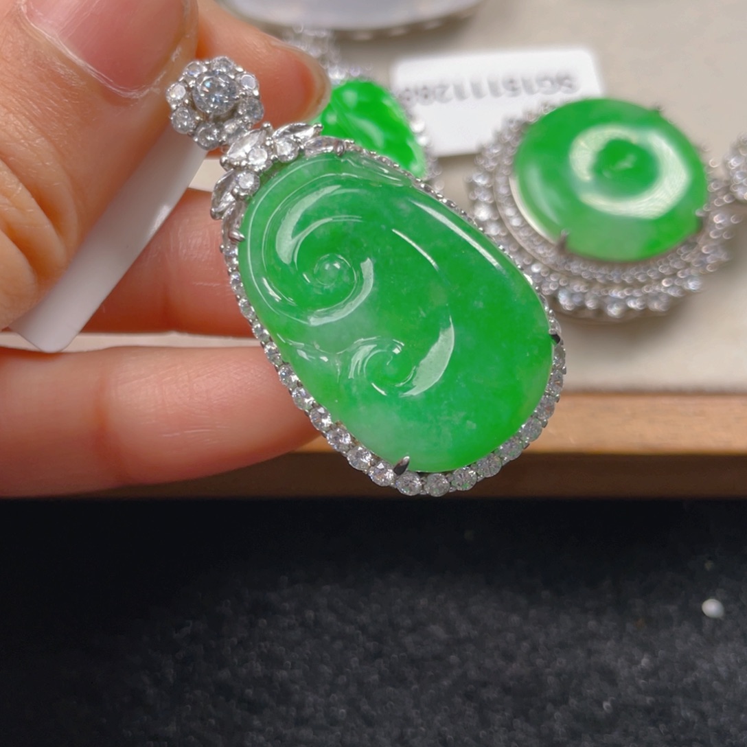 翡翠颈饰银S925镶嵌翡翠