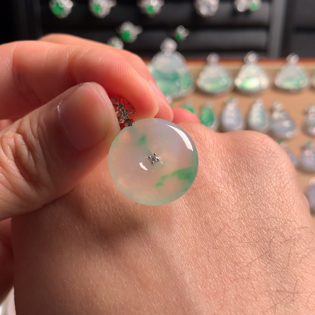 翡翠吊坠(赠链)18K金镶嵌