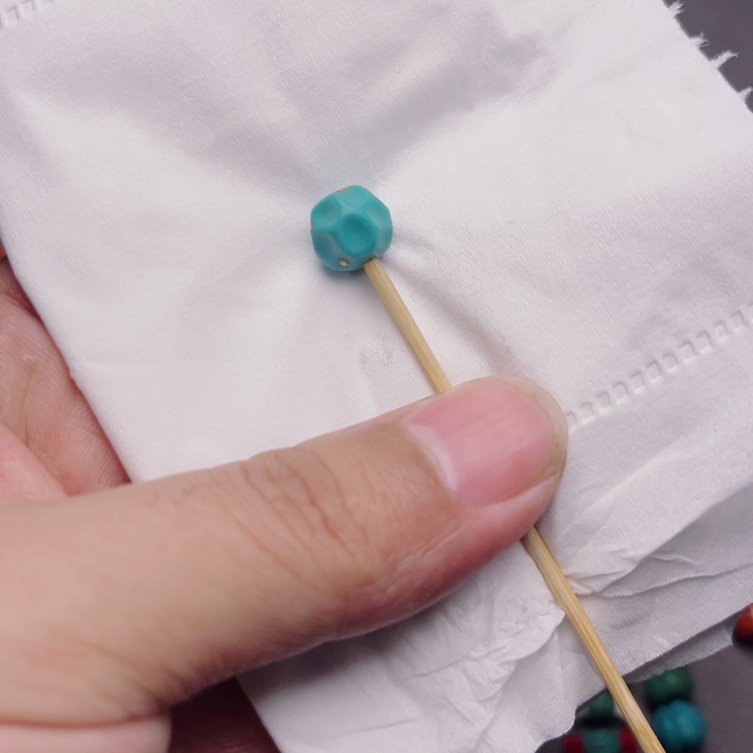 绿松石配饰未镶嵌乔**忙