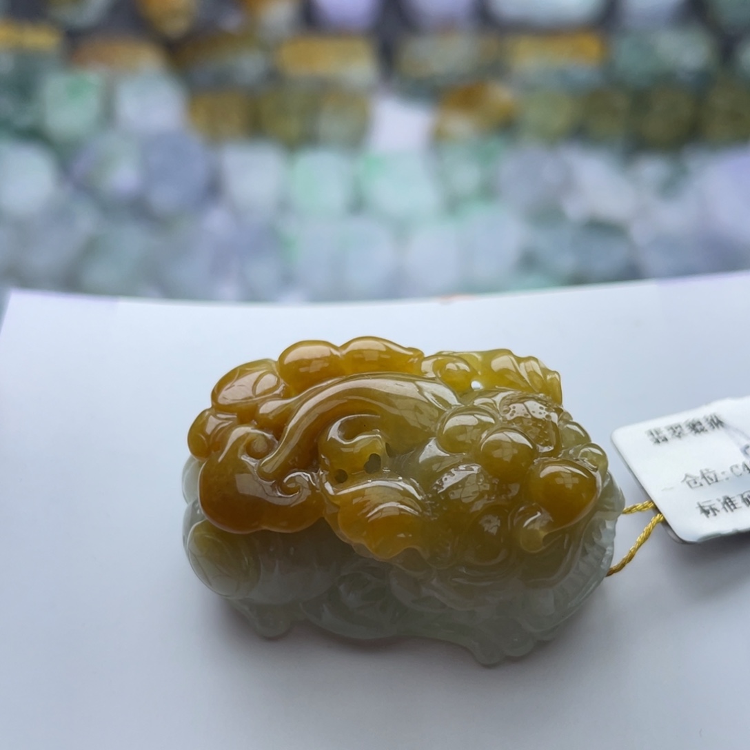 翡翠未镶嵌颈饰貔貅
