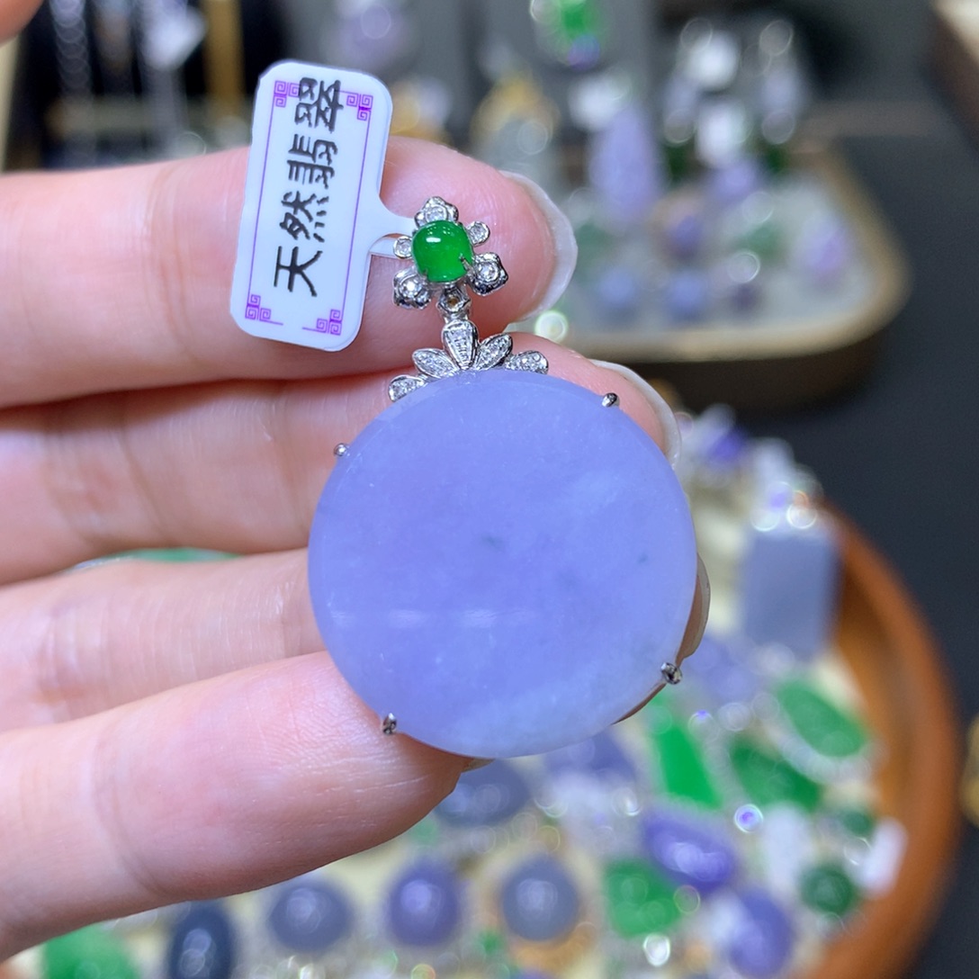 【闪购商品】翡翠颈饰18K金镶嵌翡翠吊坠项链