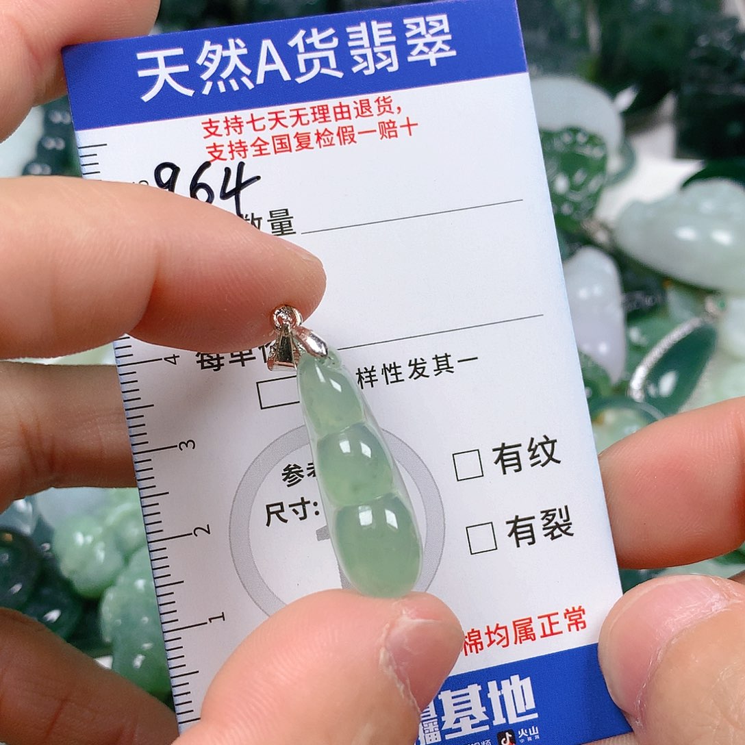 翡翠颈饰未镶嵌天然翡翠