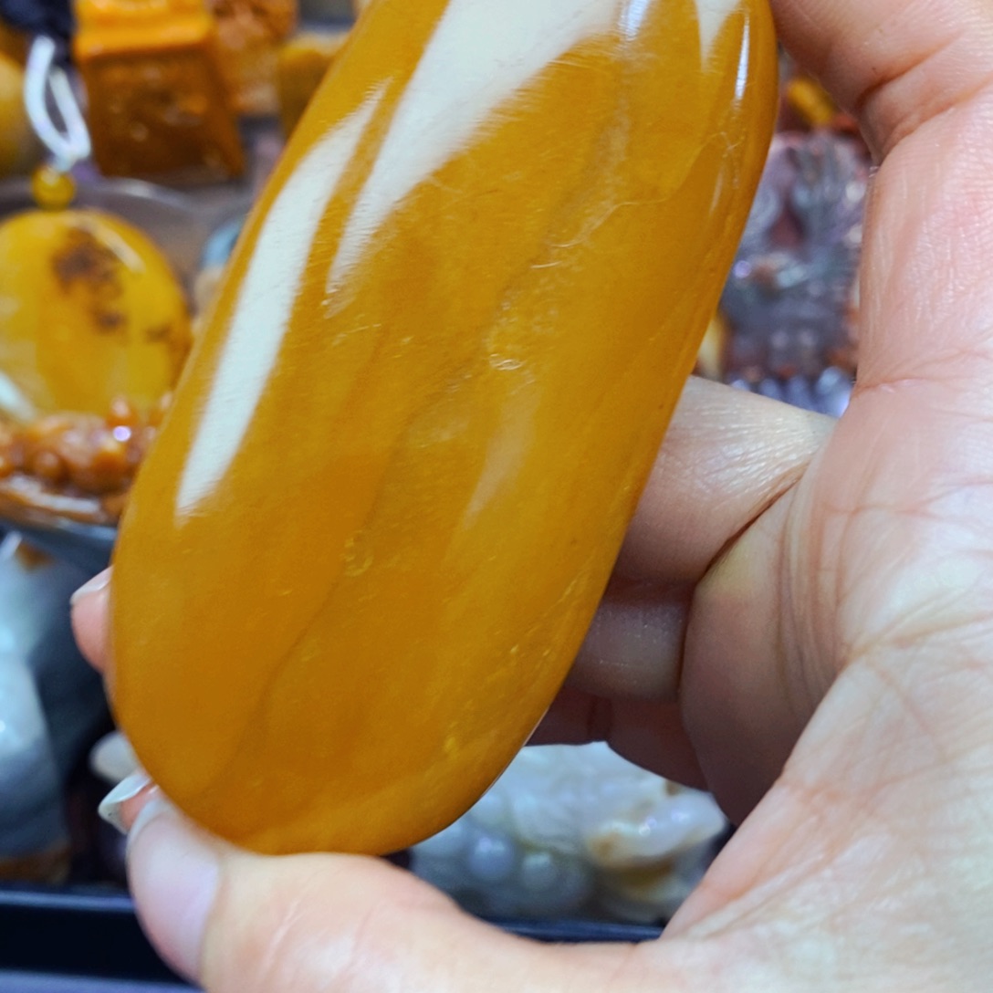 未镶嵌石英质玉（黄龙玉）项链