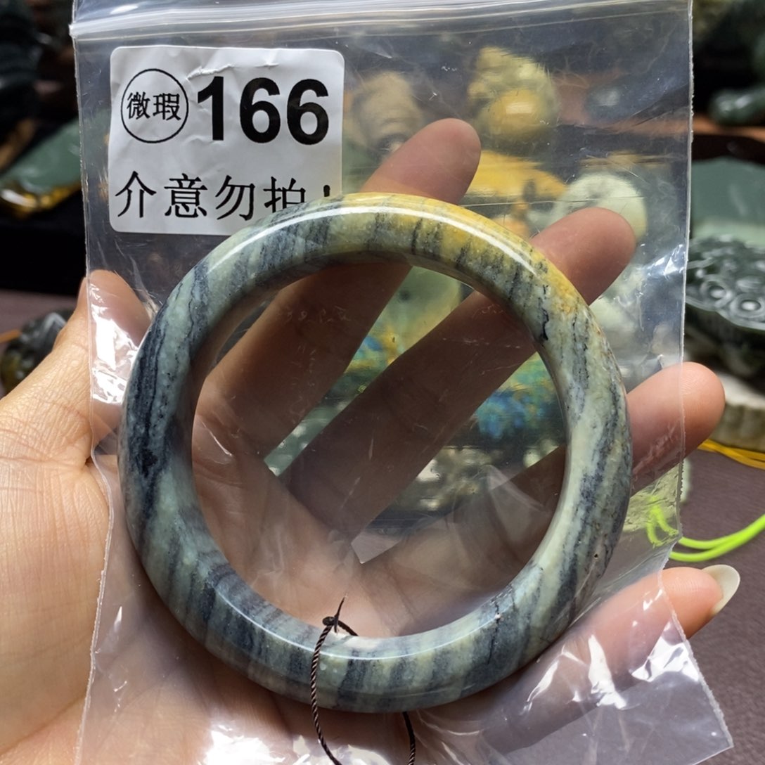 未镶嵌岫岩河磨玉（透闪石质玉）把件